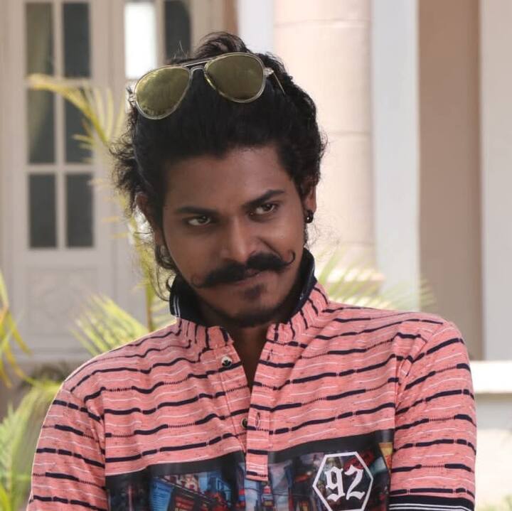 'संगीत बिबट आख्यान' या नाटकातही तुषार घाडीगावकरने काम केले होते. अलीकडेच 'सन मराठी' वृत्तवाहिनीवर सुरु झालेल्या 'सखा माझा पांडुरंग' मालिकेतही तो झळकला होता.