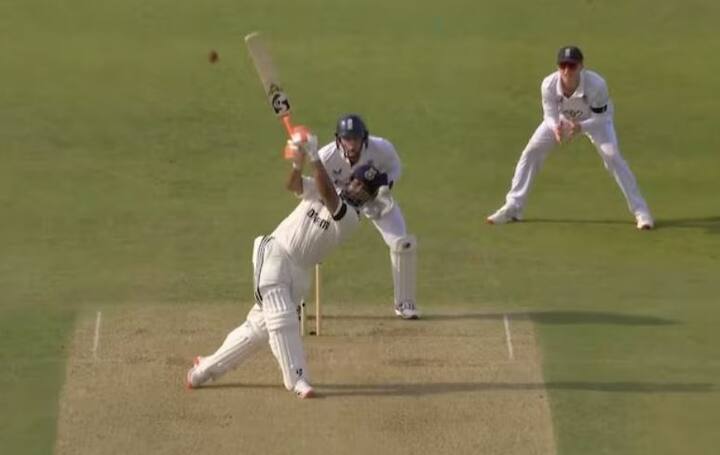 ਪਹਿਲੇ ਦਿਨ ਦੀ ਖੇਡ ਖਤਮ ਹੋਣ ਤੱਕ ਪੰਤ ਨੇ 65 ਦੌੜਾਂ ਬਣਾ ਲਈਆਂ ਹਨ। ਉਹ ਸ਼ਨੀਵਾਰ ਨੂੰ ਅੱਗੇ ਖੇਡਣਾ ਸ਼ੁਰੂ ਕਰਨਗੇ। ਇਸ ਪਾਰੀ ਦੌਰਾਨ ਪੰਤ ਨੇ ਟੈਸਟ ਕ੍ਰਿਕਟ ਵਿੱਚ 3000 ਦੌੜਾਂ ਪੂਰੀਆਂ ਕਰ ਲਈਆਂ ਹਨ। ਪੰਤ ਨੇ ਇਸ ਪਾਰੀ ਵਿੱਚ 6 ਚੌਕੇ ਅਤੇ ਦੋ ਛੱਕੇ ਲਗਾਏ।