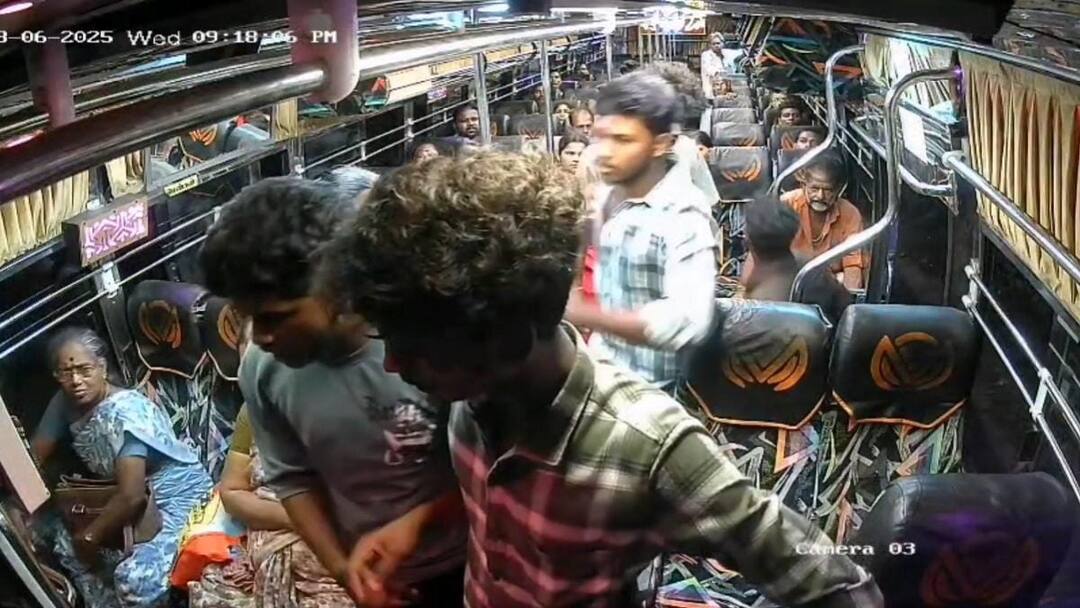 Papanasam police register case against youths who blocked bus and threatened driver tnn பஸ்சை வழிமறித்து அட்டூழியம்... டிரைவரை மிரட்டிய வாலிபர்கள் மீது பாபநாசம் போலீசார் வழக்குப்பதிவு
