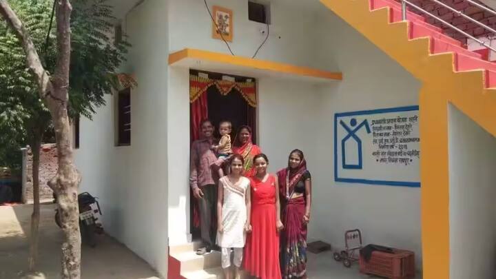 भारत सरकार की प्रधानमंत्री आवास योजना के तहत इन लोगों को मकान दिलवाने में मदद दी जाती है. तो वहीं अगर आप भी मकान लेना चाहते हैं. तो सरकार की और से आपको भी घर खरीदने पर मिल जाएंगे 2.50 लाख रुपये वापस.