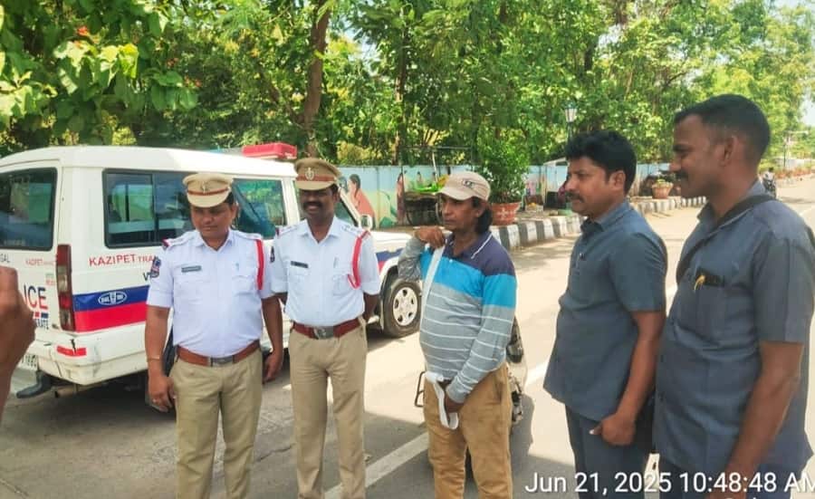 Viral News: స్కూటీ మీద వందల కొద్దీ ట్రాఫిక్ చలాన్లు పెండింగ్, షాకైన ట్రాఫిక్ పోలీసులు