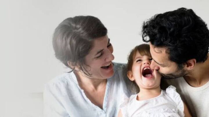 এই আইনি উত্তরাধিকারীদের মধ্যে আছেন, স্ত্রী বা স্বামী, সন্তান এবং বাবা-মা। যদি কোনও উইল করা থাকে এবং সেখানে কোনও নির্দিষ্ট ব্যক্তির নাম উল্লেখ থাকে তাহলে তাঁর হাতেই বিমা কভারেজের টাকা তুলে দেওয়া হবে।