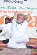 Yoga Day Photos: హైదరాబాద్‌లో ఘనంగా యోగా వేడుకలు, యోగాసనాలు వేసిన ప్రముఖులు