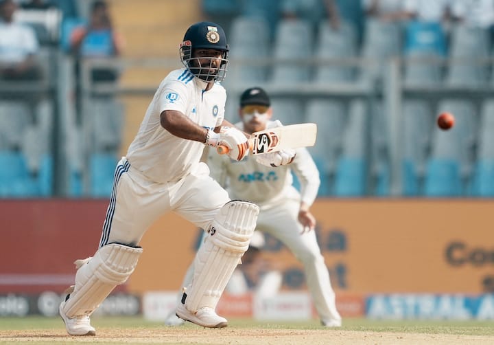 इस पारी के साथ, पैंट टेस्ट क्रिकेट में 3,000 रन तक पहुंचने के लिए सबसे तेज एशियाई विकेटकीपर बन गया, जिससे केवल 76 पारियों में लैंडमार्क प्राप्त हुआ। मील का पत्थर भारत के सबसे प्रभावशाली परीक्षण खिलाड़ियों में से एक के रूप में उनके बढ़ते कद का एक वसीयतनामा है।