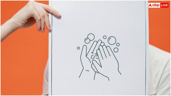 पर्याप्त मात्रा में पानी पीने, शारीरिक संबंध बनाने के बाद साफ-सफाई का ध्यान रखने से यूरिन इंफेक्शन से बचा सकता है. इसके अलावा टॉयलेट की साफ-सफाई का ध्यान रखना भी बेहद जरूरी होता है.