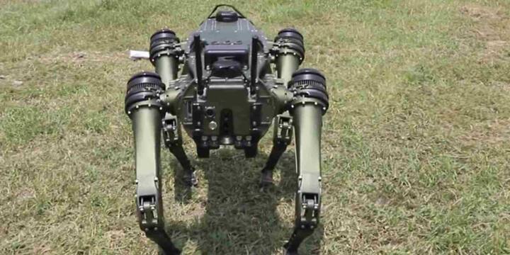 अब यह स्वचालित सैनिक चीन और पाकिस्तान जैसी संवेदनशील सीमाओं पर सेना के साथ सक्रिय है. यह न केवल दुर्गम इलाकों में पहुंच सकता है बल्कि गोपनीय सैन्य मिशनों में भी बड़ी भूमिका निभा सकता है.