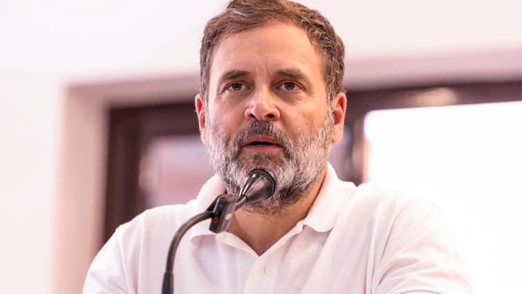 rahul-gandhi-slams-election-commission-over-data-deletion-and-transparency- ec reacts on Congress MP statement चुनाव आयोग के नए नियम पर राहुल गांधी बोले- 'सबूत मिटा रहे', EC ने जवाब में कहा- 'ऐसा करना वोटर की...'