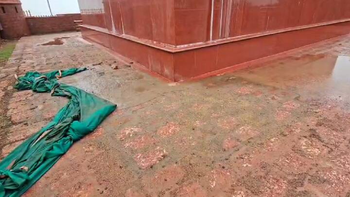 सावंतवाडी कार्यकारी अभियंता सार्वजनिक बांधकाम विभाग यांच्याकडून यासंदर्भातील माहिती देण्यात आली आहे. मात्र,किती दिवस बंद राहील आणि केव्हा पर्यटकांसाठी खुला होईल हे निश्चित सांगण्यात आलं नाही.