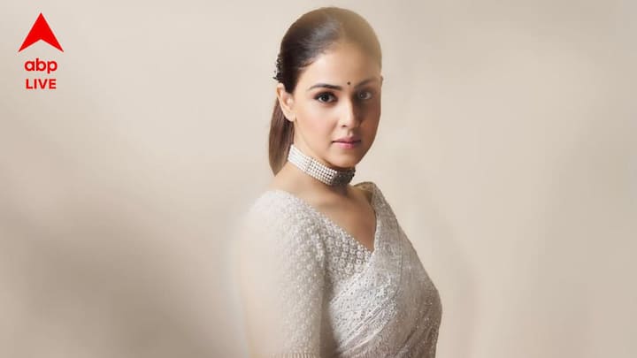 ২০১২ সালে আগুনের মতো ছড়িয়ে পড়ে এই গুঞ্জন। জেনেলিয়ার নাকি জন আব্রাহামের সঙ্গে আগেই একবার বিয়ে হয়ে গিয়েছিল! তাও সিনেমার সেটে!