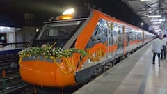 पाटलिपुत्र से गोरखपुर पहुंची हाईटेक सुविधाओं वाली Vande Bharat Express, हुआ स्वागत