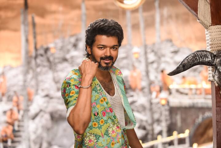 इस लिस्ट में सेकेंड नंबर पर थलपति विजय पहुंच गए हैं.