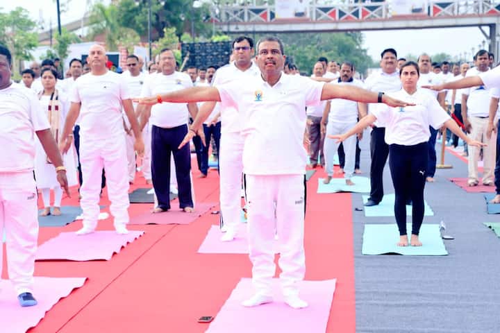 Sharing Glimpses of the Event on his official x handle, the minister expressed his joy at being alle to celebrate the day with people from all walls of life.