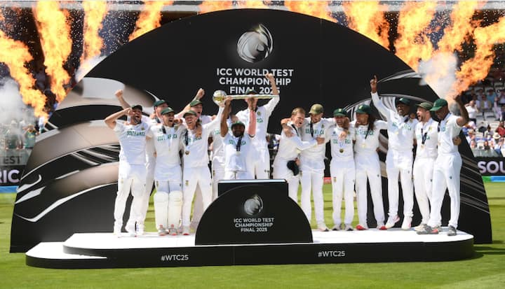 লর্ডসে অস্ট্রেলিয়াকে হারিয়ে বিশ্ব টেস্ট চ্যাম্পিয়নশিপ জিতে নেয় দক্ষিণ আফ্রিকা। দীর্ঘদিনের 'চোকার্স' তকমা হাটে।