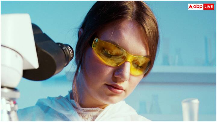 प्रेग्नेंसी में यूरिन इंफेक्शन एक आम समस्या है. दरअसल, प्रेग्नेंसी के दौरान शरीर में हार्मोनल और फिजिकल चेंजेज होते हैं, जिससे यूरिन इंफेक्शन का खतरा बढ़ सकता है.