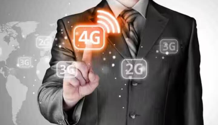 2023 ਵਿੱਚ WIRED ਦੀ ਇੱਕ ਰਿਪੋਰਟ ਵਿੱਚ ਦੱਸਿਆ ਗਿਆ ਸੀ ਕਿ ਉੱਤਰੀ ਕੋਰੀਆ ਵਿੱਚ ਇੰਟਰਨੈੱਟ ਸੰਬੰਧੀ ਕਿੰਨੀਆਂ ਪਾਬੰਦੀਆਂ ਹਨ। ਇੱਥੇ, ਸਿਰਫ਼ ਕੁਝ ਚੁਣੇ ਹੋਏ ਸਰਕਾਰੀ ਅਧਿਕਾਰੀਆਂ ਨੂੰ ਇੰਟਰਨੈੱਟ ਤੱਕ ਪਹੁੰਚ ਮਿਲਦੀ ਹੈ ਅਤੇ ਉਹ ਵੀ ਪੂਰੀ ਸੈਂਸਰਸ਼ਿਪ ਦੇ ਅਧੀਨ। ਆਮ ਲੋਕਾਂ ਨੂੰ ਸਿਰਫ਼ Kwangmyong ਨੈੱਟਵਰਕ ਨਾਲ ਹੀ ਕੰਮ ਕਰਨਾ ਪੈਂਦਾ ਹੈ, ਜਿਸ ਕੋਲ ਨਾ ਤਾਂ ਕੋਈ ਸੋਸ਼ਲ ਮੀਡੀਆ ਹੈ, ਨਾ ਹੀ ਕੋਈ ਗਲੋਬਲ ਖ਼ਬਰਾਂ ਹਨ, ਅਤੇ ਨਾ ਹੀ ਬਾਹਰੀ ਦੁਨੀਆ ਦੀ ਕੋਈ ਝਲਕ ਹੈ।