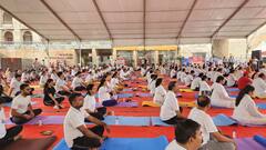 यूपी में दिखा योग का जोश, वाराणसी में बुर्का पहनकर मुस्लिम महिलाओं ने किया योग, देखें तस्वीर