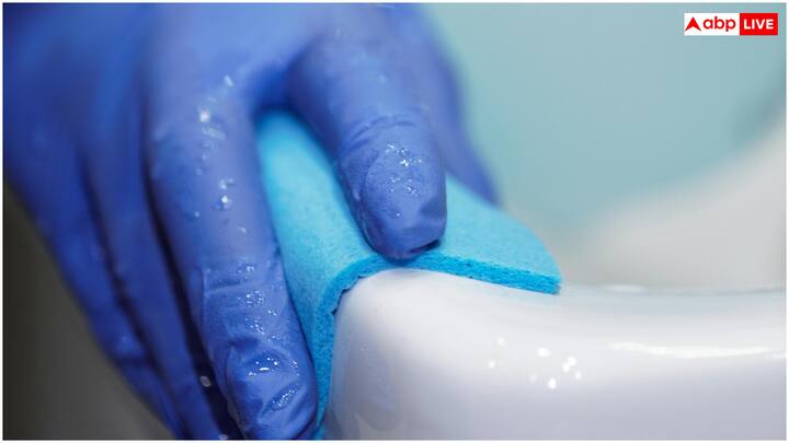 डायबिटीज से पीड़ित महिलाओं में हाई ब्लड शुगर लेवल बैक्टीरिया के विकास में मदद करते हैं. इससे यूरिन इंफेक्शन होने का खतरा बढ़ जाता है.