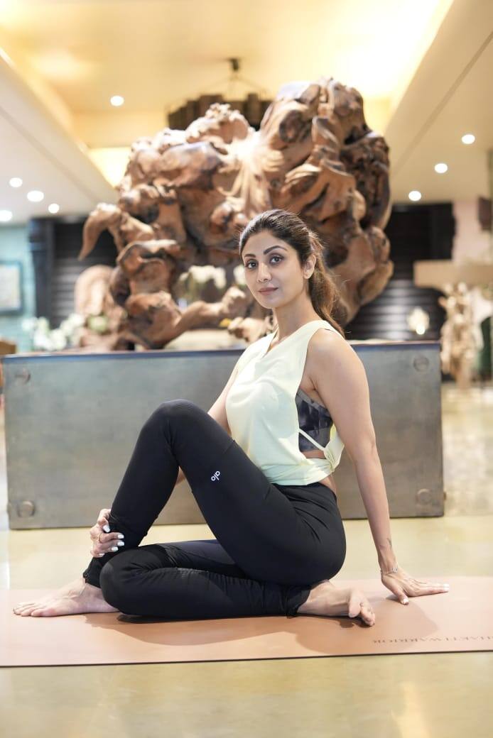 Shilpa Shetty: When it comes to yoga, Shilpa Shetty has mastered the fitness form. Very frequently, she takes to her social media handle to share inspiring glimpses from her workout routine, and always attributes yoga to her toned physique and glowing skin. In addition to this, Shilpa has also extended her enthusiasm for yoga through an app that offers yoga and fitness programs.