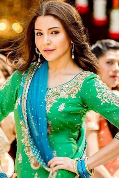 करीना कपूर से लेकर जाह्नवी कपूर तक, जब ये हसीनाएं पंजाबी सूट पहन बनीं ट्रेंडसटर्स!