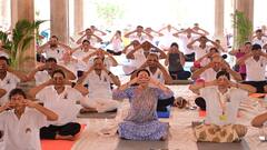 'योग को साल में सिर्फ एक दिन...', डिप्टी सीएम दीया कुमारी ने जयपुर के सिटी पैलेस में किया योगाभ्यास