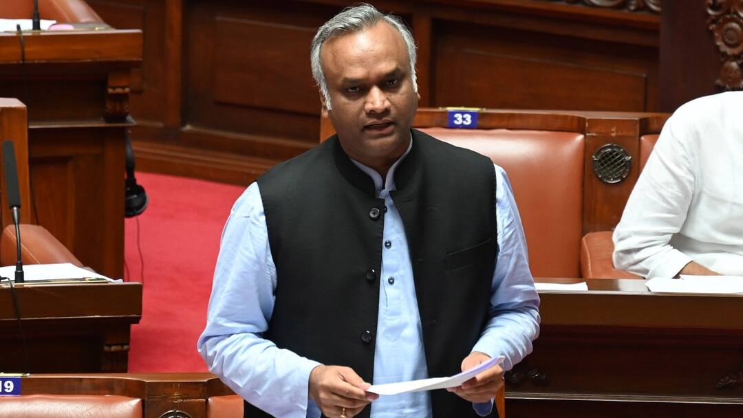 अमेरिका जाने का मिला क्लीयरेंस तो प्रियांक खरगे का आया रिएक्शन, बोले- यू-टर्न… अमेरिका जाने का मिला क्लीयरेंस तो प्रियांक खरगे का आया रिएक्शन, बोले- यू-टर्न…