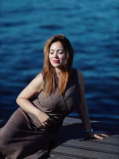 Munmun Dutta Pics: ब्राउन ड्रेस में नदी किनारे इठलाईं ‘बबीता जी’, खूबसूरत अदाओं पर लट्टू हुए फैंस