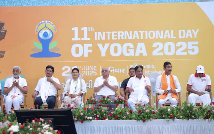 International Yoga Day 2025 : વડનગર ખાતે રાજ્યના મુખ્યમંત્રી ભૂપેન્દ્ર પટેલ, આરોગ્ય મંત્રી ઋષિકેશ પટેલ સહિતના મહાનુભાવોની ઉપસ્થિતિમાં 11માં આંતરરાષ્ટ્રીય યોગ દિવસ નિમિત્તે રાજ્યકક્ષાના કાર્યક્રમનું આયોજન કરવામાં આવ્યું હતું.