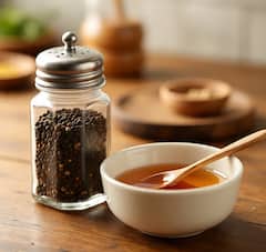 દરરોજ સવારે 1 ચમચી મધ સાથે ખાઈ લો કાળા મરી: 5 ગંભીર રોગોથી મળશે છુટકારો!