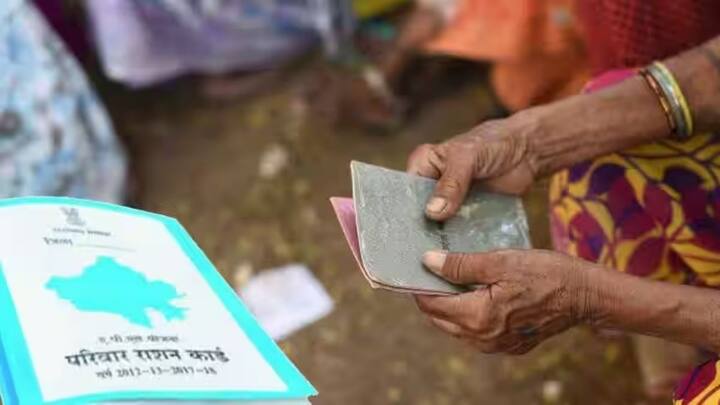 राशन कार्ड धारकों को अब वन नेशन वन राशन कार्ड की सुविधा मिलेगी. जिससे प्रवासी मजदूर भी देश के किसी भी हिस्से में अपने कार्ड से राशन प्राप्त कर सकेंगे. यह सुविधा उन लोगों के लिए फायदेमेंद है. जो मायग्रेशन करते हैं.