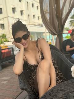 दिशा पटानी कुठं आहे? अभिनेत्री मौनी रॉयच्या फोटोंवर कमेंट्सचा पाऊस