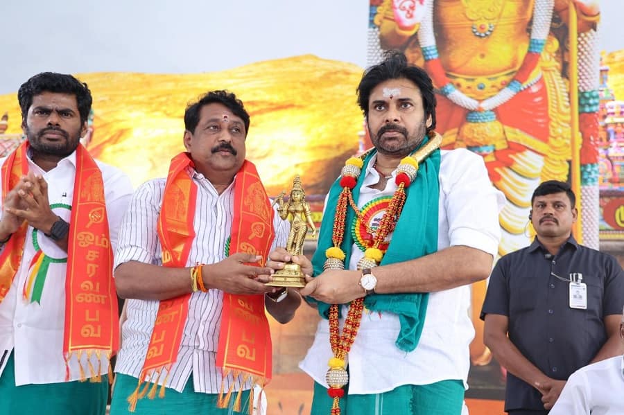 Pawan Kalyan: పదహారో ఏటే శబరిమల వెళ్లా, విభూతి పెట్టుకొని స్కూల్‌కి వెళ్లినవాణ్ణి- మురుగన్ ధర్మం ఆగదు: పవన్ కళ్యాణ్