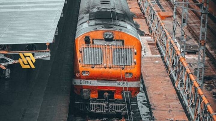 कुछ खास ट्रेनों जैसे कि जोधपुर-बठिंडा ट्रेन में कैंसर पीड़ितों को एक फ्री अटेंडेंट भी दिया जाता है. हालांकि अब इस रूट पर कैंसर पीड़ितों में कमी आ रही है.