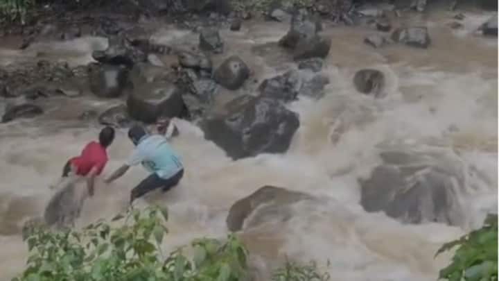 यावेळी इतर दोन तरुणांनी प्रसंगावधान दाखवत त्याला वाचवलं.