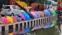 Weather Update: আকাশ কালো করে দফায় দফায় বৃষ্টি, দুর্যোগের আশঙ্কা বঙ্গে