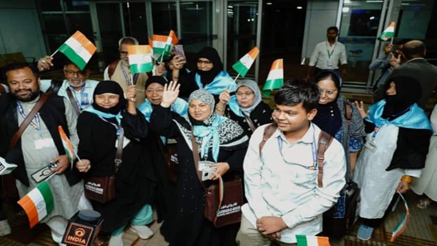 Iran: ઈરાનથી 290 ભારતીય વિદ્યાર્થીઓ દિલ્હી પહોંચ્યા, અત્યાર સુધી 1100થી વધુ વતન પરત ફર્યા Flight carrying 290 Indian students from Iran lands in Delhi Iran: ઈરાનથી 290 ભારતીય વિદ્યાર્થીઓ દિલ્હી પહોંચ્યા, અત્યાર સુધી 1100થી વધુ વતન પરત ફર્યા