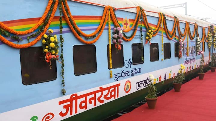 कैंसर का दंश झेलने वाला देश का सूबे पंजाब में एक ट्रेन चलती है, जिसका नाम ही कैंसर एक्सप्रेस पड़ गया है. रोज जम्मू से चलकर यह ट्रेन रात के 9 बजे बठिंडा पहुंचती है.