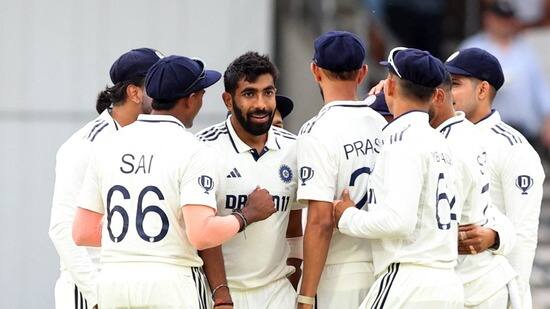 बुमराहने 24.4 षटकांत 83 धावांत 5 विकेट घेतले आणि त्याच्या कसोटी कारकिर्दीत 14 व्यांदा 5 बळी घेतले. अशाप्रकारे, त्याने विक्रमांची एकहाती नोंद केली.