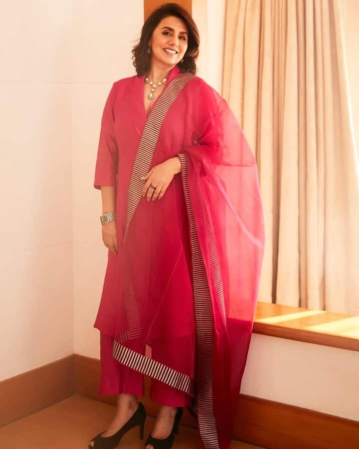 नीतू कपूर अपनी उम्र में भी बेहद फिट और तंदरुस्त रहती हैं. इन्हें देखकर कोई इनकी उम्र का पता नहीं लगा पाएगा.