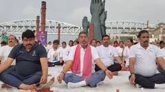 वाराणसी में सपा सांसद वीरेंद्र सिंह का 'सियासी योगाभ्यास', केंद्र और राज्य सरकार पर साधा निशाना