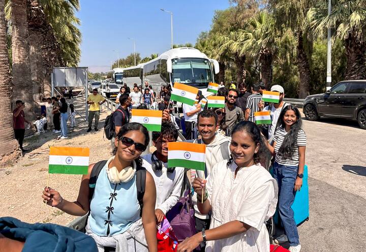 इसके अलावा ईरान शिया मुसलमानों के लिए धार्मिक शिक्षा का भी प्रमुख केंद्र है. भारत से भी कई मुस्लिम यहां धार्मिक शिक्षा प्राप्त करने आते हैं. खास बात यह है कि धार्मिक शिक्षा प्राप्त करने वाले भारतीय छात्रों को ईरान में कई सुविधाएं मिलती हैं, उनकी पढ़ाई का पूरा खर्च ईरानी सरकार उठाती है.