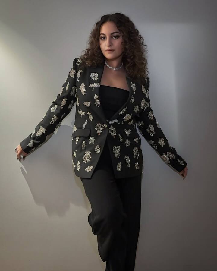 Whether it’s a red-carpet gown, a quirky street style look, or sharp promotional attire like this, Sonakshi knows how to pick silhouettes that flatter her frame and highlight her personality. (All Image: Sonakshi Sinha/Instagram.)