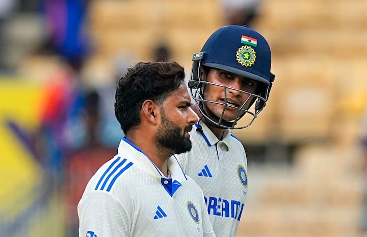 इस कैच के साथ, ऋषभ पंत टेस्ट क्रिकेट में 150 या अधिक कैच लेने वाले तीसरे भारतीय विकेटकीपर बन गए।