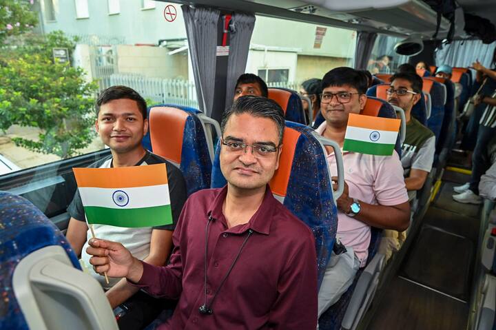 आंकड़ों के मुताबिक, जब ईरान-इजरायल संघर्ष शुरू हुआ था जब ईरान में करीब 10,000 भारतीय फंसे हुए थे, जिसमें से करीब 6000 स्टूडेंट्स थे. इसमें 2022 तक करीब 1500 छात्र मेडिकल की पढ़ाई कर रहे थे. संघर्ष शुरू होने के बाद भारत सरकार ने कई लोगों को बाहर भी निकाला है.