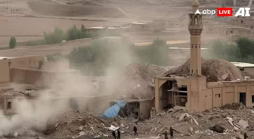 Earthquake In Iran: तो भूकंप नव्हता तर अणुबॉम्बचा स्फोट होता? अमेरिकेच्या हल्ल्यापूर्वीच इराणने न्युक्लिअर टेस्ट आटोपल्याच्या चर्चांना उधाण Earthquake In Iran powerful earthquake of 5 1 magnitude struck northern semnan area nuclear weapon test theory sparks marathi news Earthquake In Iran: तो भूकंप नव्हता तर अणुबॉम्बचा स्फोट होता? अमेरिकेच्या हल्ल्यापूर्वीच इराणने न्युक्लिअर टेस्ट आटोपल्याच्या चर्चांना उधाण