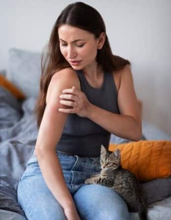 ਇਹ ਇਕ ਮਜ਼ਬੂਤ ਐਂਟੀਓਕਸੀਡੈਂਟ ਹੈ ਜੋ ਸੈੱਲਾਂ ਨੂੰ ਨੁਕਸਾਨ ਤੋਂ ਬਚਾਉਂਦਾ ਹੈ। ਇਸ ਦੀ ਕਮੀ ਨਾਲ ਚਮੜੀ, ਅੱਖਾਂ, ਵਾਲਾਂ ਅਤੇ ਇਮਿਊਨ ਸਿਸਟਮ ਤੇ ਬੁਰਾ ਪ੍ਰਭਾਵ ਪੈ ਸਕਦਾ ਹੈ।