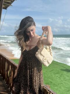 दिशा पटानी कुठं आहे? अभिनेत्री मौनी रॉयच्या फोटोंवर कमेंट्सचा पाऊस