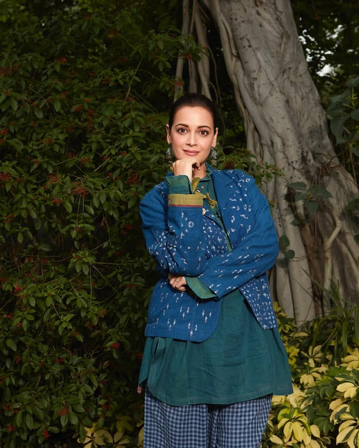 दिया मिर्जा अपनी सादगी और फिटनेस के लिए जानी जाती हैं. ये समय से मेडिटेशन और योगा करती हैं, जो उन्हें अंदर से तरोताजा बनाए रखता है.