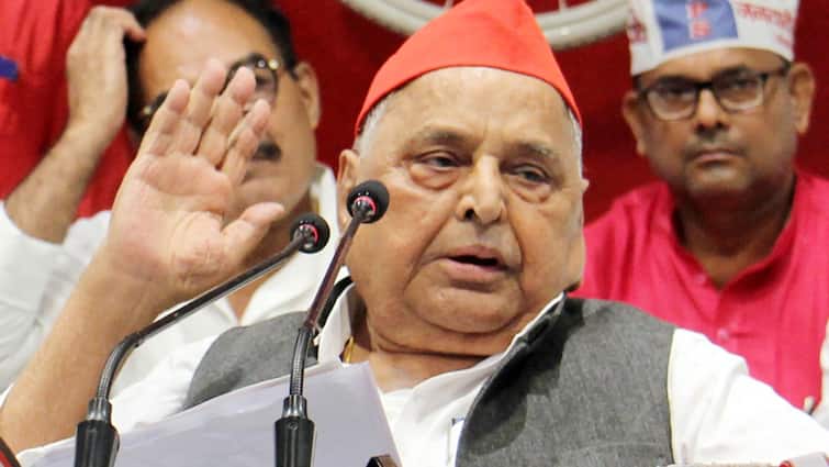 'नेताजी ने राजनीति में तपस्या...', योगी के मंत्री ने मुलायम सिंह यादव की तीरफ में पढ़े कसीदे UP Minister Nand Gopal Gupta Nandi read praises of Mulayam Singh Yadav 'नेताजी ने राजनीति में तपस्या...', योगी के मंत्री ने मुलायम सिंह यादव की तीरफ में पढ़े कसीदे