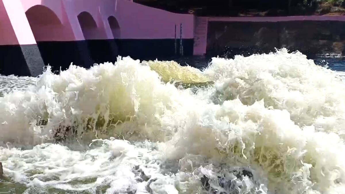 குடகில் தொடங்கி இறுதியாக பூம்புகார் கடலில் கலக்கும் காவிரி... கடைசி கதவணையில் வரவேற்ற விவசாயிகள்..