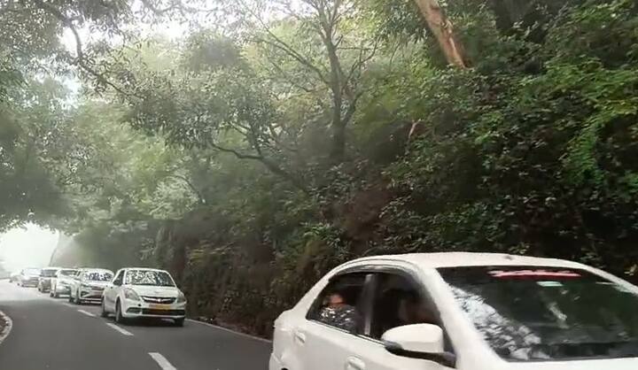 હિલ સ્ટેશન માઉન્ટ આબુમાં વરસાદી વાતાવરણમાં સહેલાણીઓ ઉમટી પડ્યા છે. ખૂબ જ સુંદર વાતાવરણ જોવા મળી રહ્યું છે.